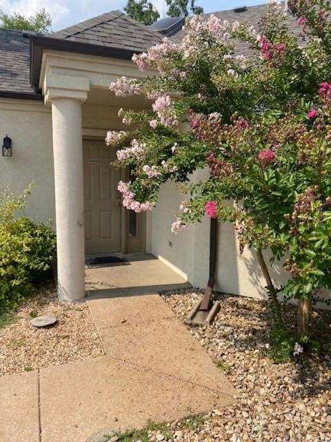 B 32-1 Spacious Villa Close To Pool Branson Exterior photo